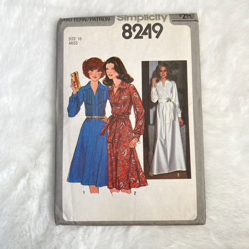 2 Simplicity Sewing Patterns - Picture 4 of 5